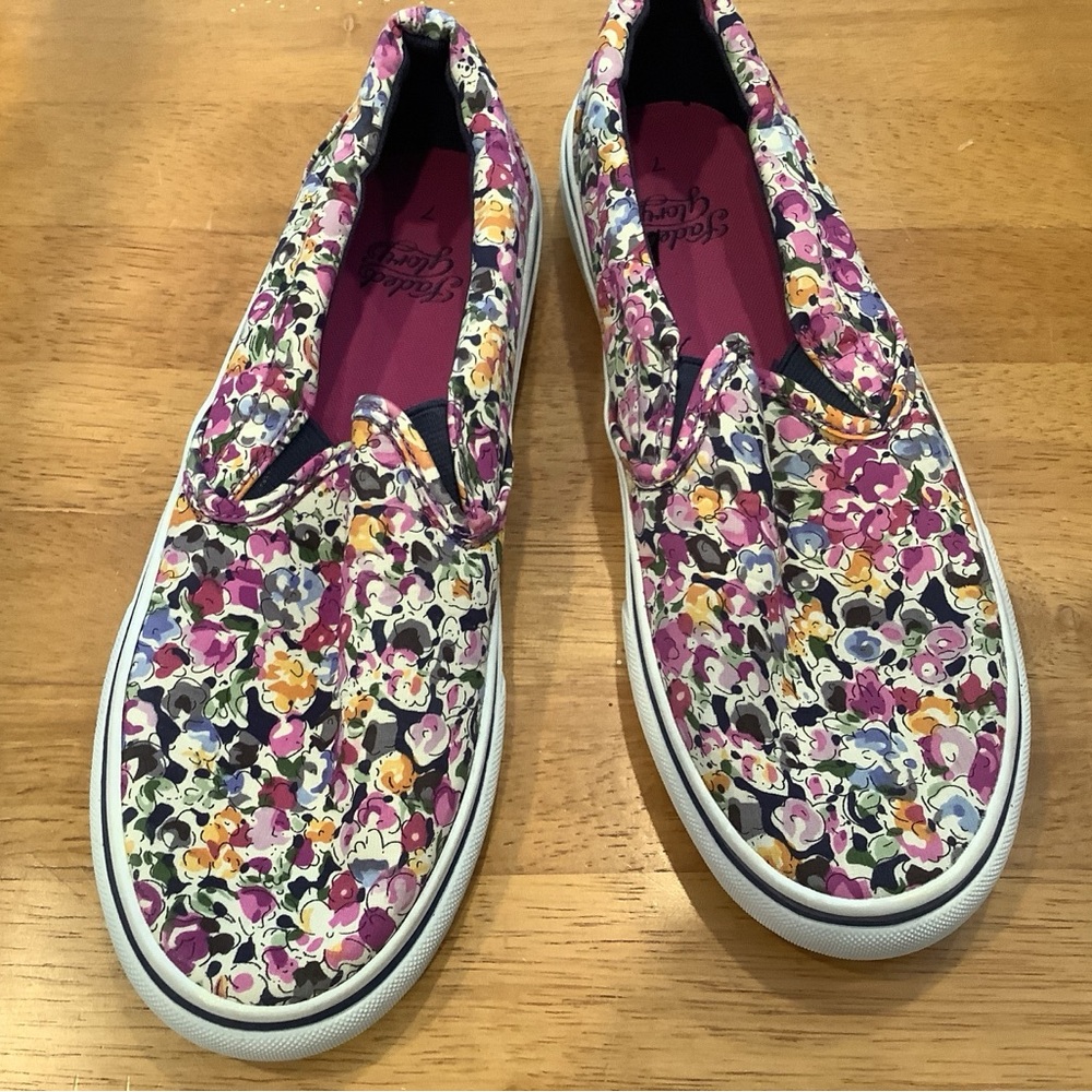 Faded Glory Slip On Canvas Shoes Size 7 Floral Print Twin Gore Round Closed Toe - Picture 2 of 10